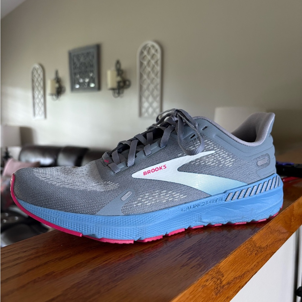 Brooks Launch GTS 9 (Women's) Color:
Grey/Blue/Pink